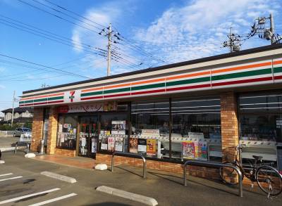 コンビニまで車で2分