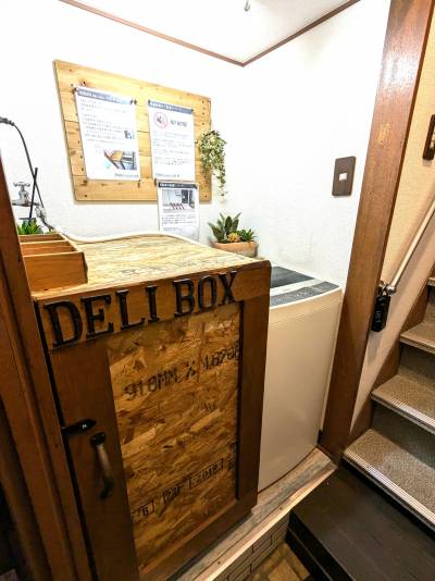 共用部の宅配ボックス、洗濯機です。