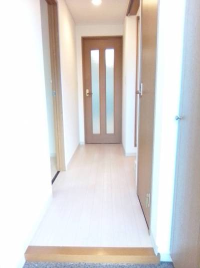 明るい廊下付きです♪※写真103