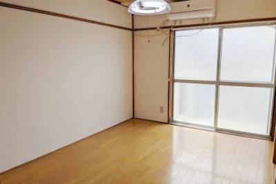 4.5畳の洋室はエアコン付き
