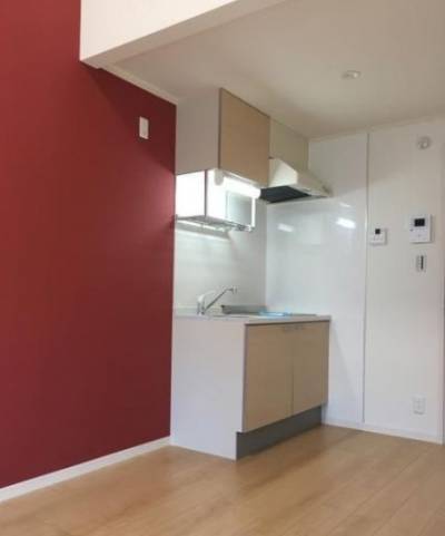 システムキッチンとアクセントクロス