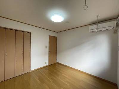 洋室6.1畳
エアコン、クローゼット付き