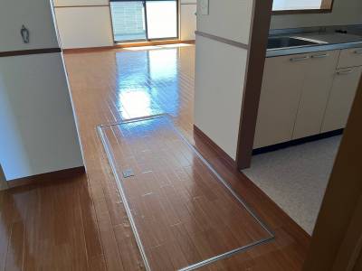 リビングにも大型の床下収納