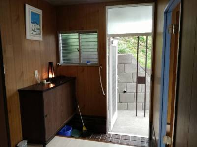 玄関あけて隣の家がありません