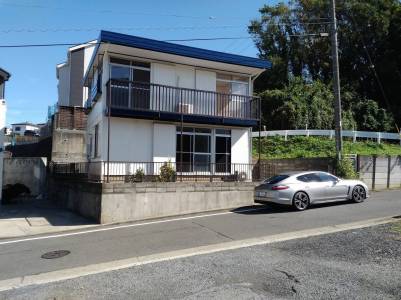 南側緑地は平塚市所有、前道路広く駐車入れ楽です