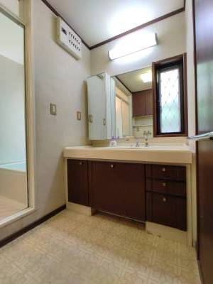 戸建賃貸ではとても珍しい広い洗面所(^o^)