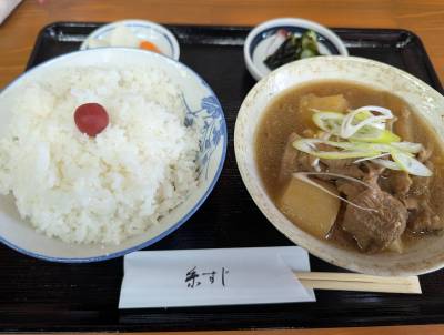 相模湖畔の「糸すじ」さんのモツ煮定食。柔らかくて美味しい