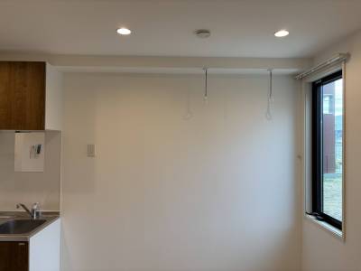 洗濯物干し用の吊り具を設置してます♪