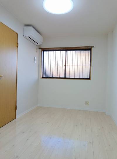 LDKにはもちろん寝室にもエアコンついてます♪新品