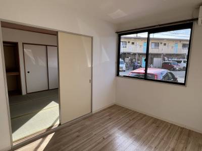 洋間から和室
ドアを外せば広く使える