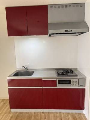 赤いシステムキッチン