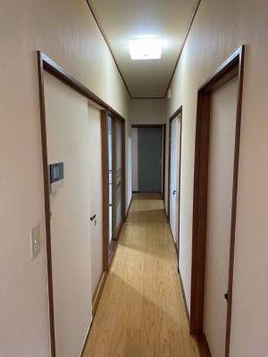 各部屋には鍵が付いております。