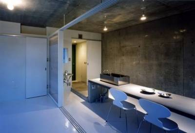 室内もコンクリート打ち放しとホワイトカラー