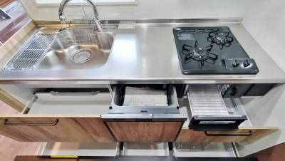 引出式で大収納！食洗器付き！火力の強いガスコンロも！