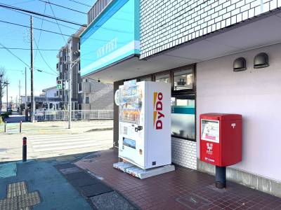 マンション1階にトレーニングジム・自販機・ポストあります