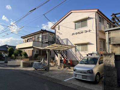 駐車場は2台分あり