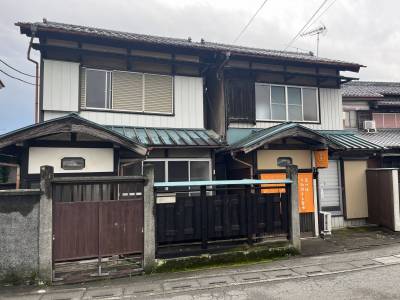 〜南裏ストリート沿い〜
左側の建物です