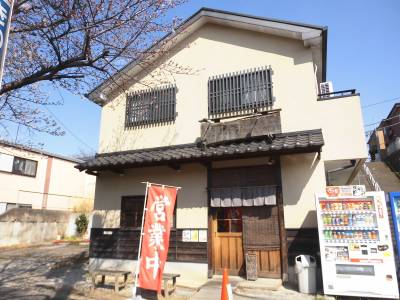 お隣には美味しいパン屋さんが！