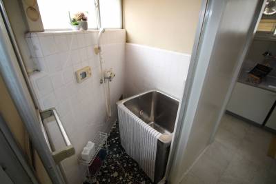 バスルーム改修予定です。
新しいバスルームに入れます