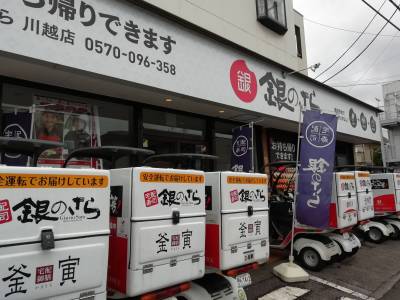 すぐ隣にお寿司屋です