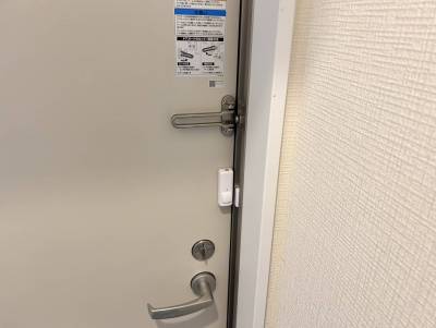 不審な開錠はスマホに通知。施開錠と同時に照明の点消灯可。