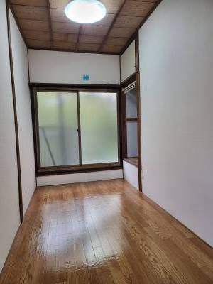 ワックスでぴかぴか。収納もあり。