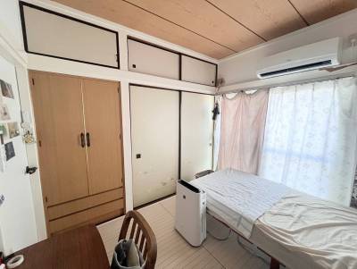 ベランダも使用可能です。収納たくさんあります。