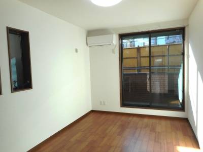 前面に建物なく陽当たり良好です