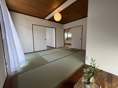 和の趣を感じる、くつろぎの6帖