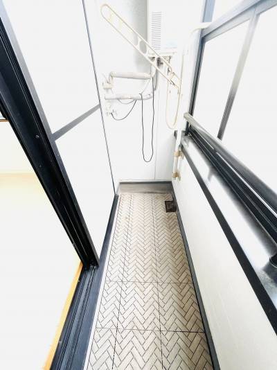 目隠し付きバルコニー、室外洗濯機置場（バルコニー置き）