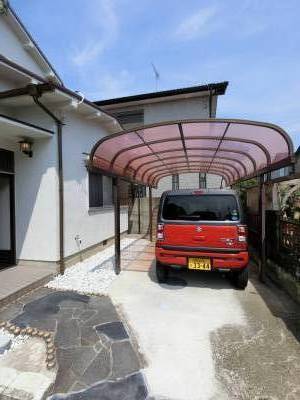 屋根付き駐車場です！