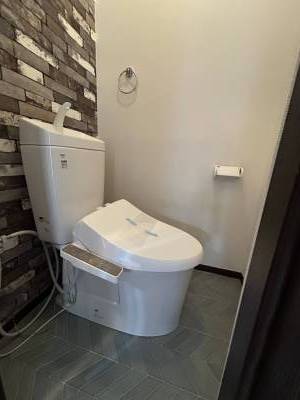 トイレ、タオルかけ、トイレットペーパーホルダー、換気扇も新品