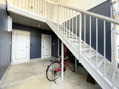 駐輪スペースあります。