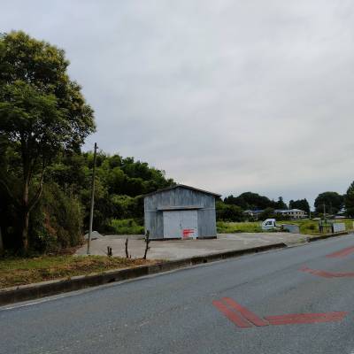 県道に面した土地