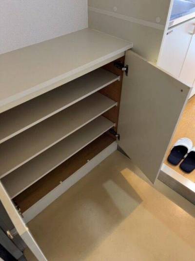 たっぷりのシューズ用収納