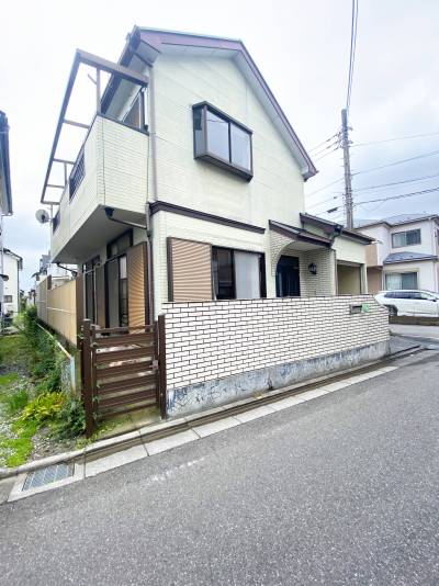 東側、北側道路に面しており、日当たり良好