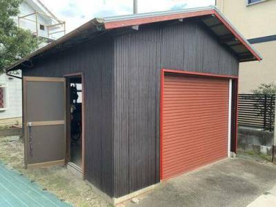 倉庫。屋根付ガレージとしてもOK、LED照明付きです。