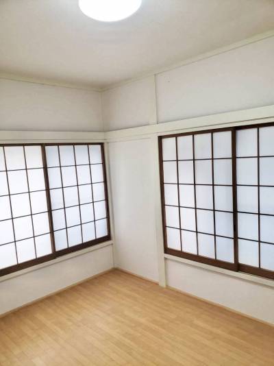 日当たり抜群の広々8畳洋室♪