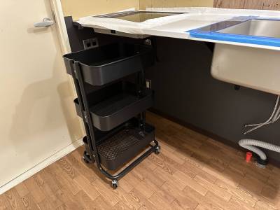 キッチン下に移動ラックの収納が可能