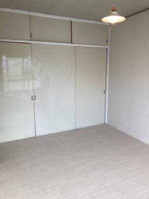 玄関正面の6畳　フローリング　大容量クローゼット有り