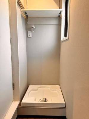 洗濯機置き場は室内へ変更