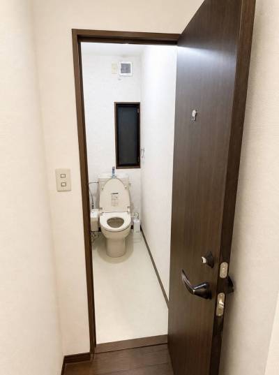 温水洗浄便座付きトイレ