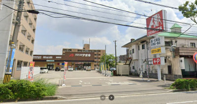 ドラッグストアも徒歩10分以内です