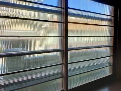 1階応接間の窓
アンティーク波ガラス