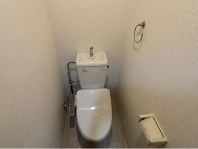 温水洗浄便座設置済のため冬でも快適にお使い頂けます。