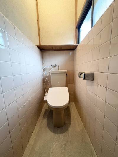 ウォシュレット新設、床張替済