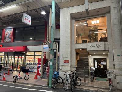 スーパーに隣接しており生活利便◎