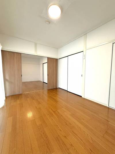 洋室2部屋はフローリング