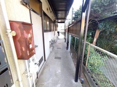 廊下もしっかりと定期的に清掃し、清潔に保っています♪