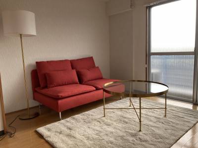 洋室7.5帖　新品IKEAソファーセット　新品エアコン。